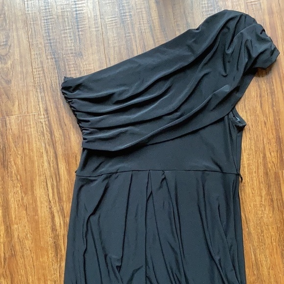 Isabella Oliver black one shoulder maternity dress - Picture 6 of 8